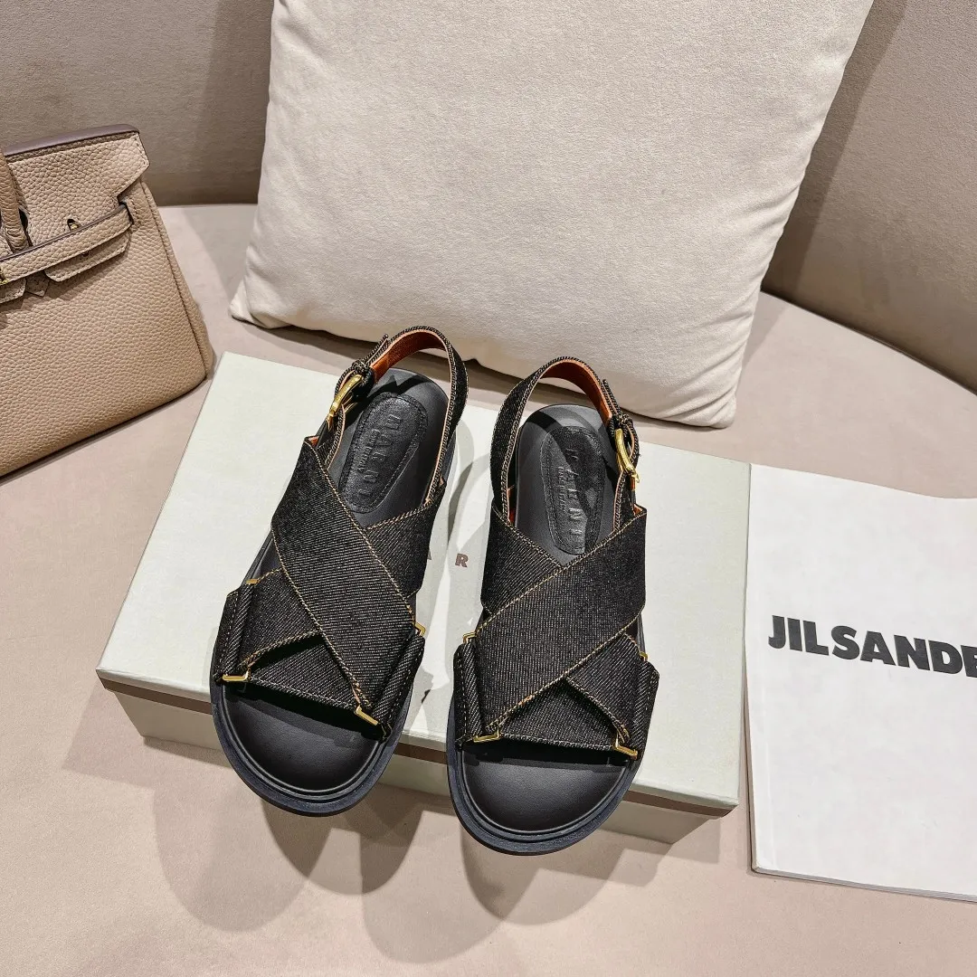 👟👟Ex-factory price 420👟👟 Marni Mani, popular online celebrity style, Taobao, popular single style in physical stores! Thick-soled, elevated classic cross-strap, color-blocked flat-soled cowhide open-toe European and American style women's sandals. Fabric: Cowhide Lining: Sheepskin Outsole: Rubber Button: Gold Size: 35-40